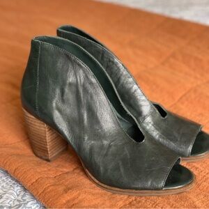 Lucky brand high heel booties size 7.5, green